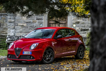 Alfa Romeo Mito Veloce Imola Mugello – front three-quarter, red against a stone wall