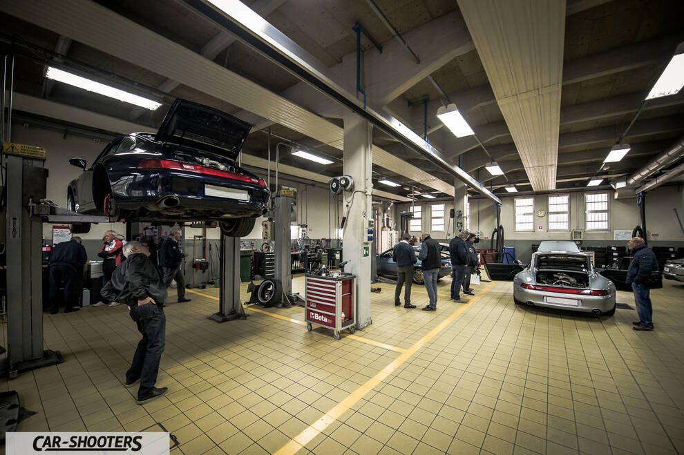 Porsche – rear view, dark blue in a repair shop