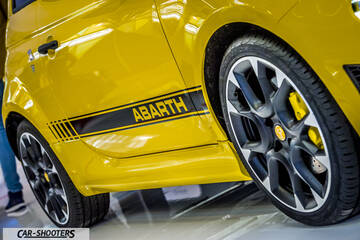 detail, alloy wheel close-up