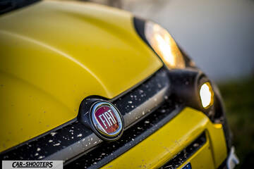 Fiat Panda 4X4 Cross – detail, front badge close-up