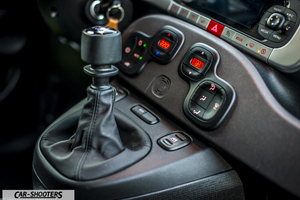 Fiat Panda 4X4 Cross – dashboard, manual gear shifter and climate controls