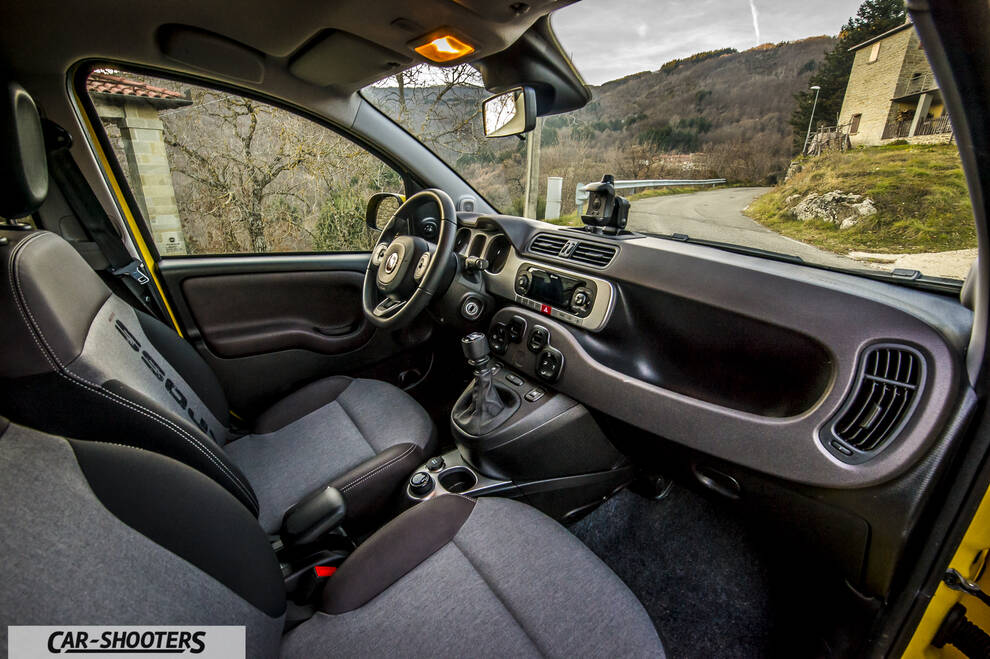 Fiat Panda 4X4 Cross – interior, fabric front seats and dashboard
