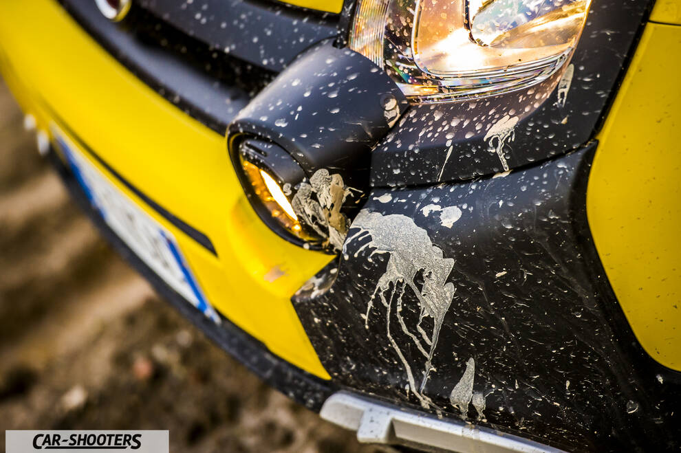 Fiat Panda 4X4 Cross – detail, mud splattered front bumper