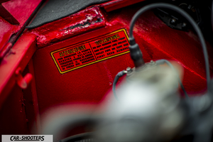 Fiat Super Scoiattolo – engine bay, warning label close-up