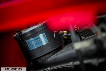Fiat Super Scoiattolo – engine bay, air cleaner canister close-up