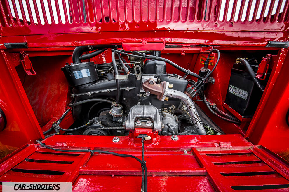Fiat Super Scoiattolo – engine bay, clean engine bay with red surround