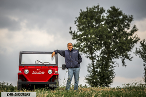 Fiat Super Scoiattolo – front three-quarter, red in a grassy field