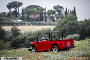 Fiat Super Scoiattolo – rear three-quarter, red on a grassy hill