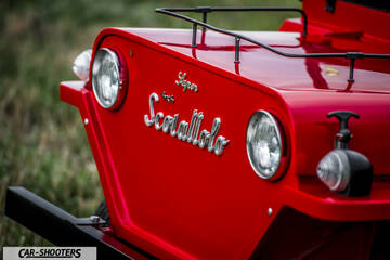 Fiat Super Scoiattolo – front three-quarter, red against a blurry background