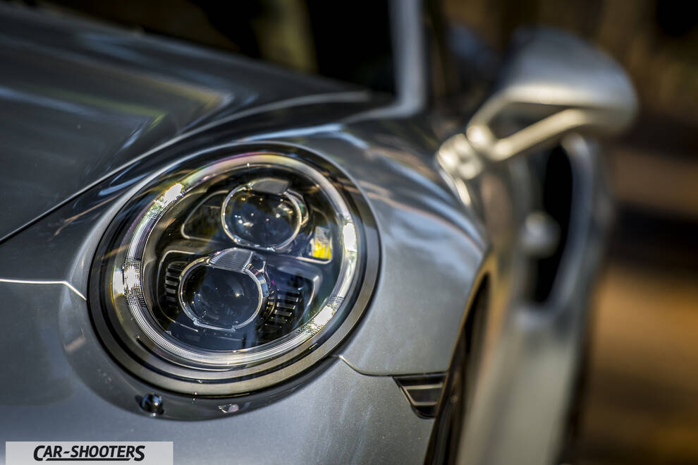 Porsche 911 Turbo S – detail, headlight close-up