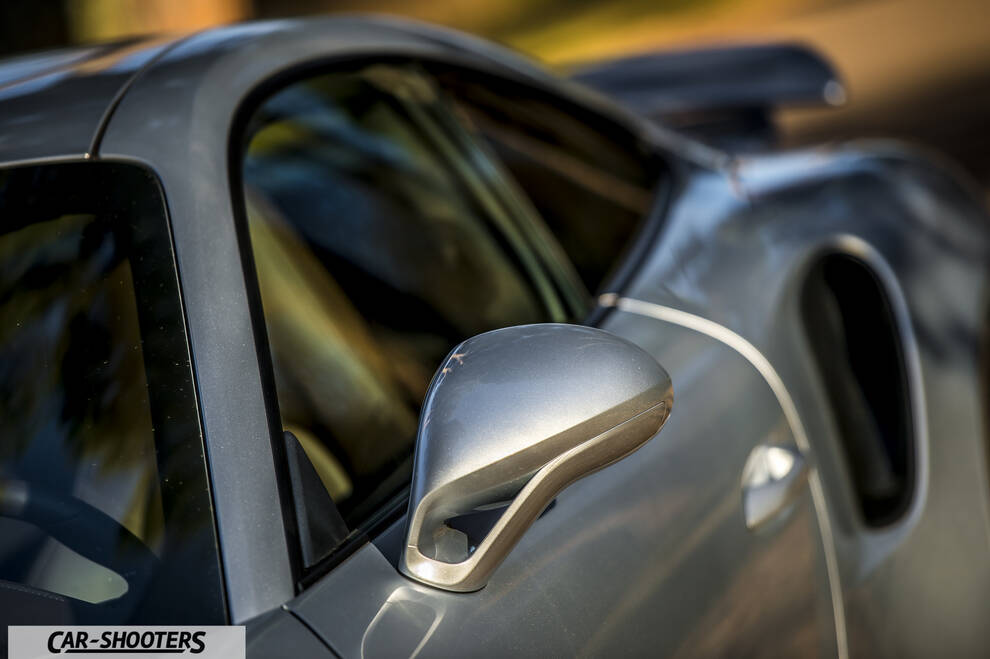 Porsche 911 Turbo S – detail, side mirror close-up