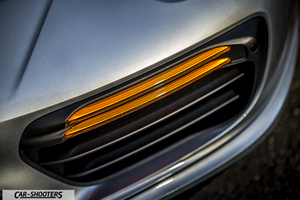 Porsche 911 Turbo S – detail, front bumper vent close-up
