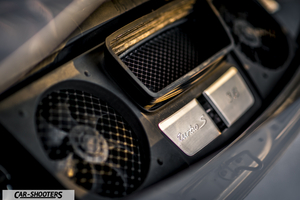 Porsche 911 Turbo S – engine bay, close-up of engine compartment