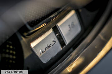 Porsche 911 Turbo S – detail, interior badge close-up