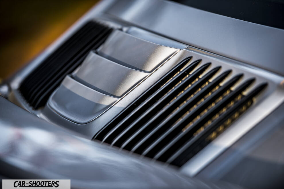 Porsche 911 Turbo S – detail, engine cover grille detail