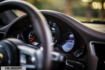 Porsche 911 Turbo S – dashboard, digital instrument cluster