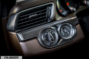 Porsche 911 Turbo S – dashboard, brown leather and carbon fiber