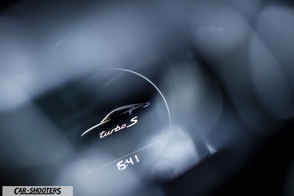 Porsche 911 Turbo S – dashboard, digital instrument cluster