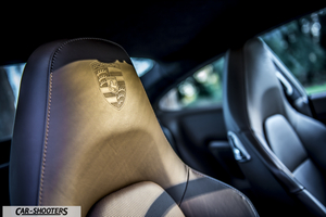 Porsche 911 Turbo S – interior, leather front seats