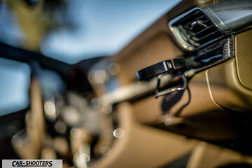 Porsche 911 Turbo S – dashboard, carbon fiber dash trim