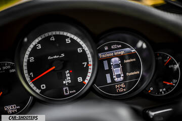 Porsche 911 Turbo S – dashboard, digital instrument cluster
