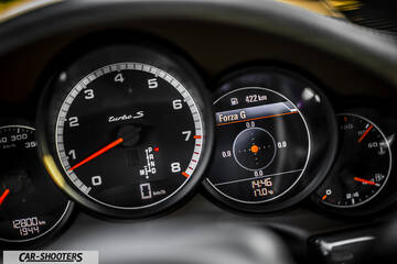 Porsche 911 Turbo S – dashboard, digital instrument cluster