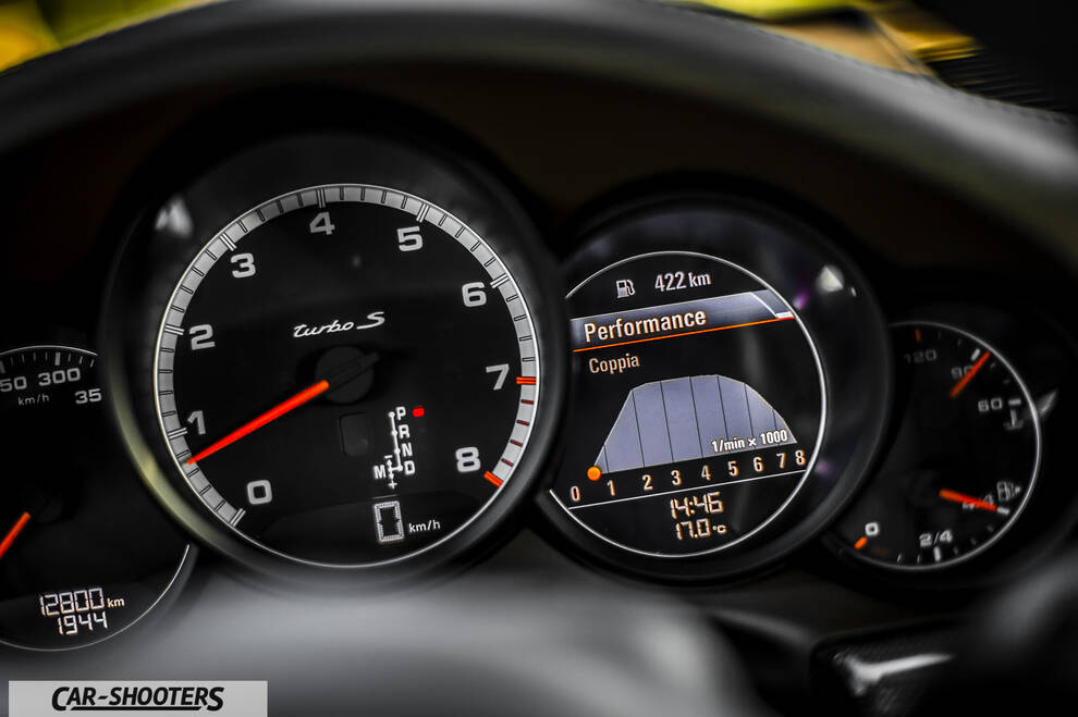Porsche 911 Turbo S – dashboard, illuminated instrument cluster dials