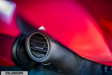 Alfa Romeo Giulietta Veloce – detail, air vent close up