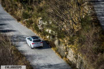 Alfa Romeo Giulietta Veloce – rear three-quarter, white on a winding mountain road