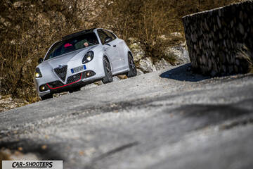 Alfa Romeo Giulietta Veloce – front three-quarter, white on a winding mountain road