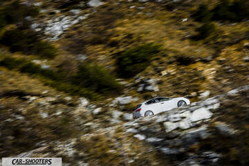 Alfa Romeo Giulietta Veloce – side profile, white on a mountain pass
