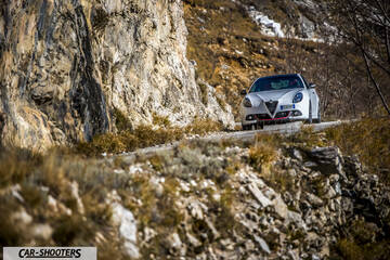 Alfa Romeo Giulietta Veloce – front three-quarter, white on a mountain road