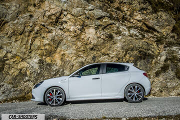 Alfa Romeo Giulietta Veloce – side profile, grey against a mountain backdrop