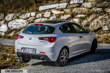 Alfa Romeo Giulietta Veloce – rear three-quarter, white against a stone wall