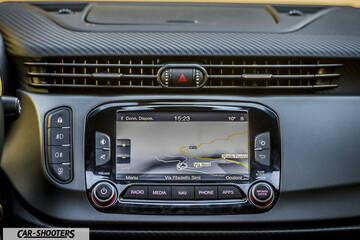 Alfa Romeo Giulietta Veloce – dashboard, center console touchscreen display
