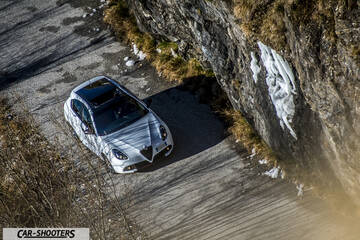 Alfa Romeo Giulietta Veloce – front three-quarter, white on a mountain road