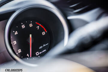 Alfa Romeo Giulietta Veloce – dashboard, analog instrument cluster