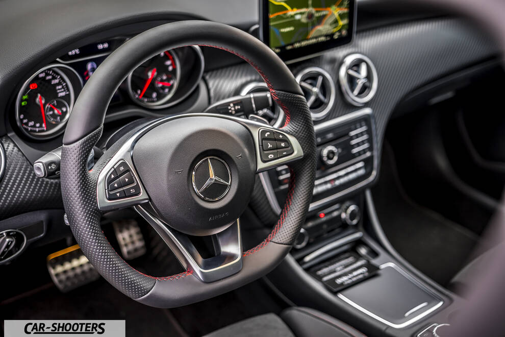 Mercedes Benz Classe A Next – dashboard, leather steering wheel and dashboard