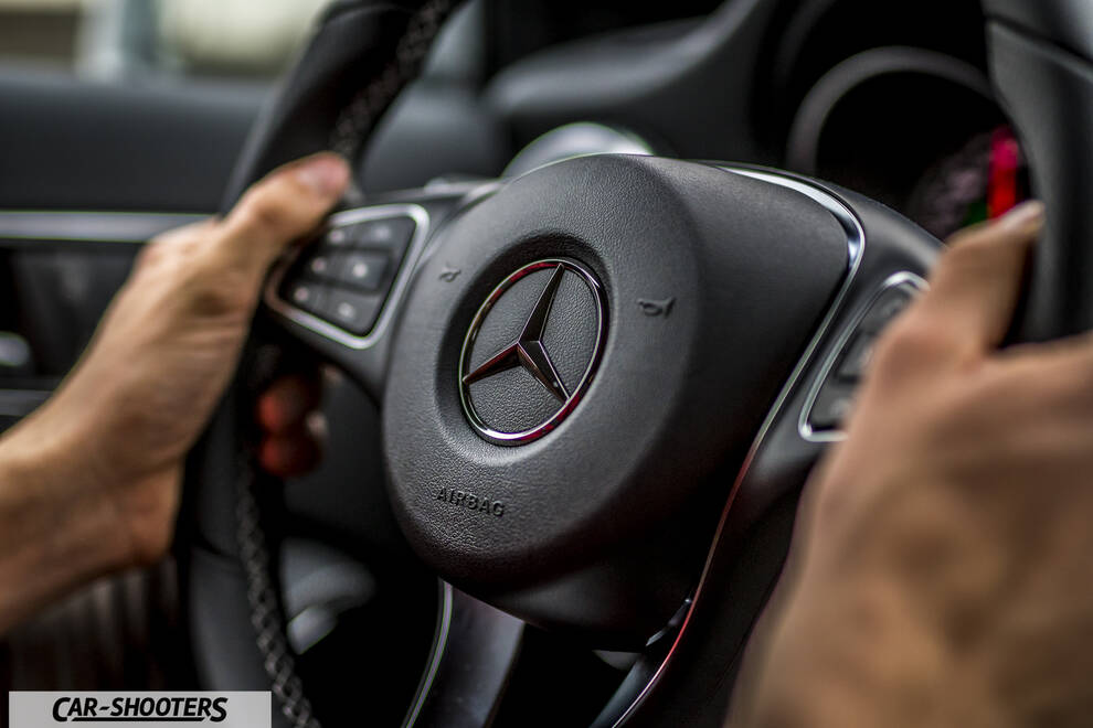 Mercedes Benz Classe A Next – interior, hands on steering wheel