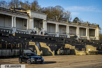 Toyota GT86 Namur – front three-quarter, black against a historic building backdrop
