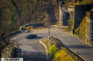 Toyota GT86 Namur – rear three-quarter, black on a winding mountain road