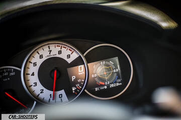 Toyota GT86 Namur – dashboard, analog instrument cluster with digital screen