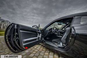 Toyota GT86 Namur – interior, view from open driver door