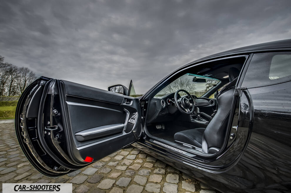 Toyota GT86 Namur – interior, view from open driver door