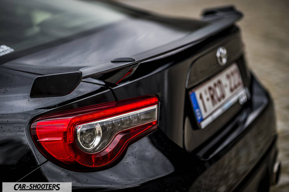 Toyota GT86 Namur – rear view, black with a rear spoiler