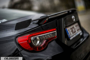 Toyota GT86 Namur – rear three-quarter, black with a rear spoiler