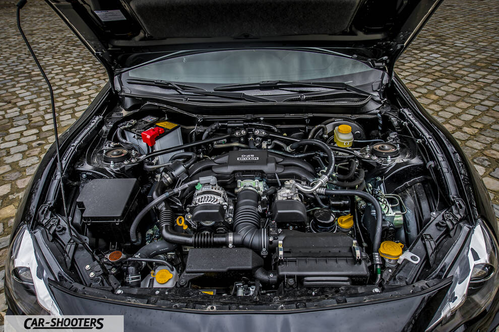 Toyota GT86 Namur – engine bay, over cobblestone pavement