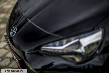 Toyota GT86 Namur – detail, front emblem and headlight close-up