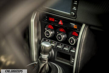 Toyota GT86 Namur – dashboard, climate control panel and gear shifter