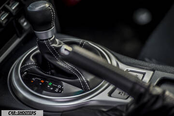 Toyota GT86 Namur – interior, gear shifter and handbrake